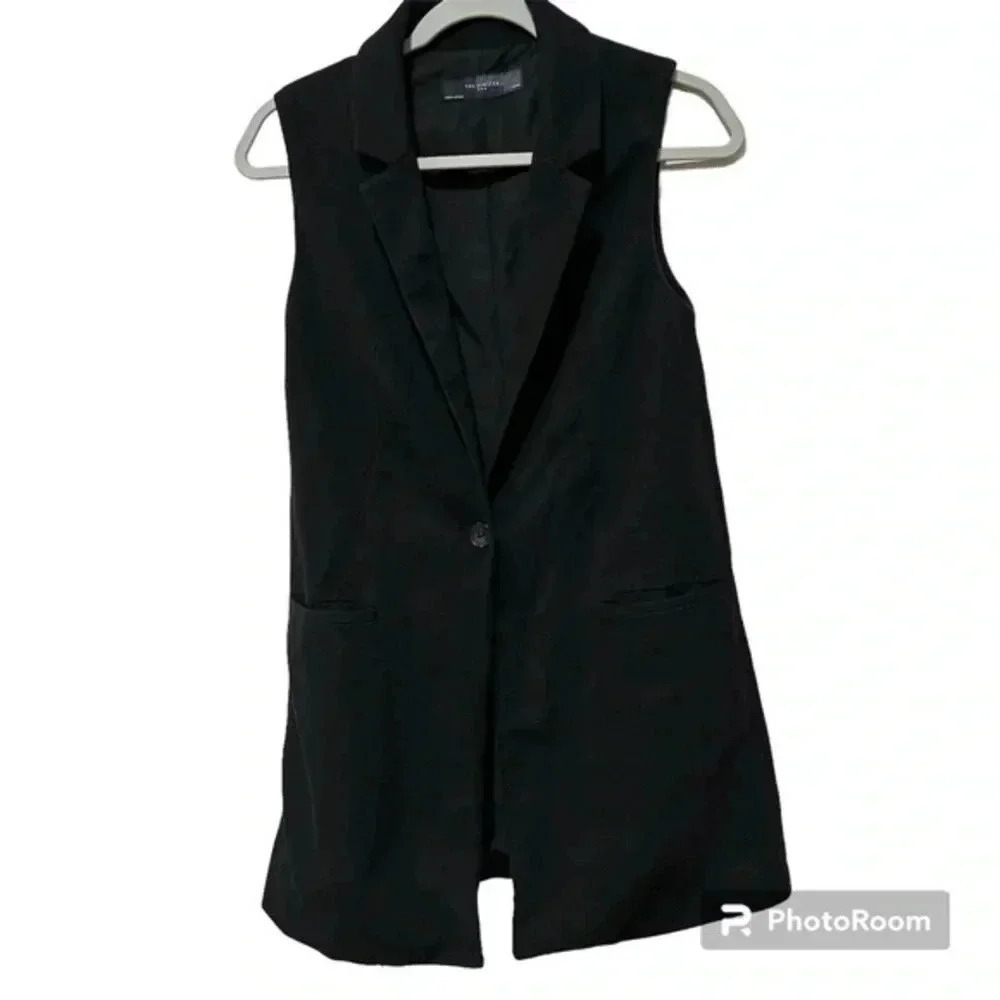 The limited black vest XS